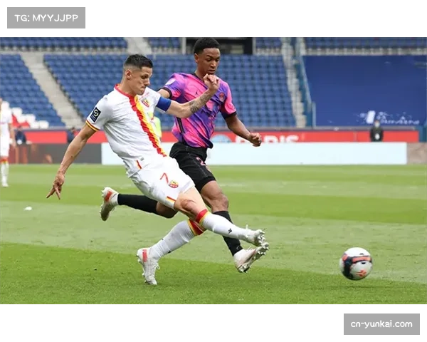 朗斯三后卫战术体系显威力 主场强势成抢分保障